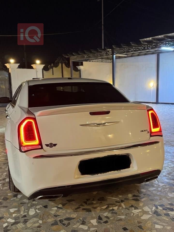 كرايسلر 300